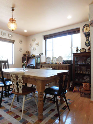 木目のぬくもりが味わい深いキッチンに